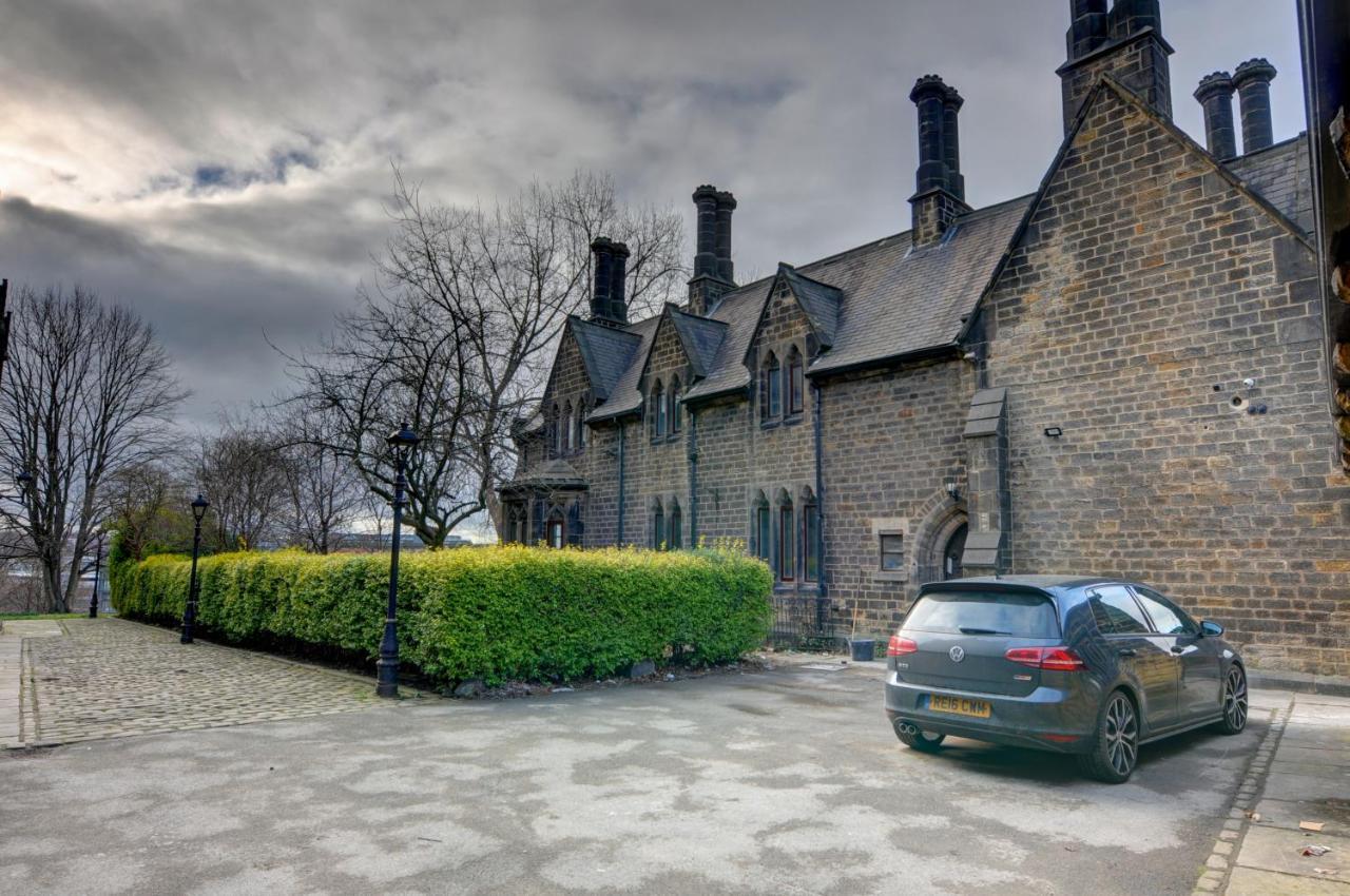 The Old Vicarage - Secure Parking, Fast Wifi, Garden Villa Лийдс Екстериор снимка