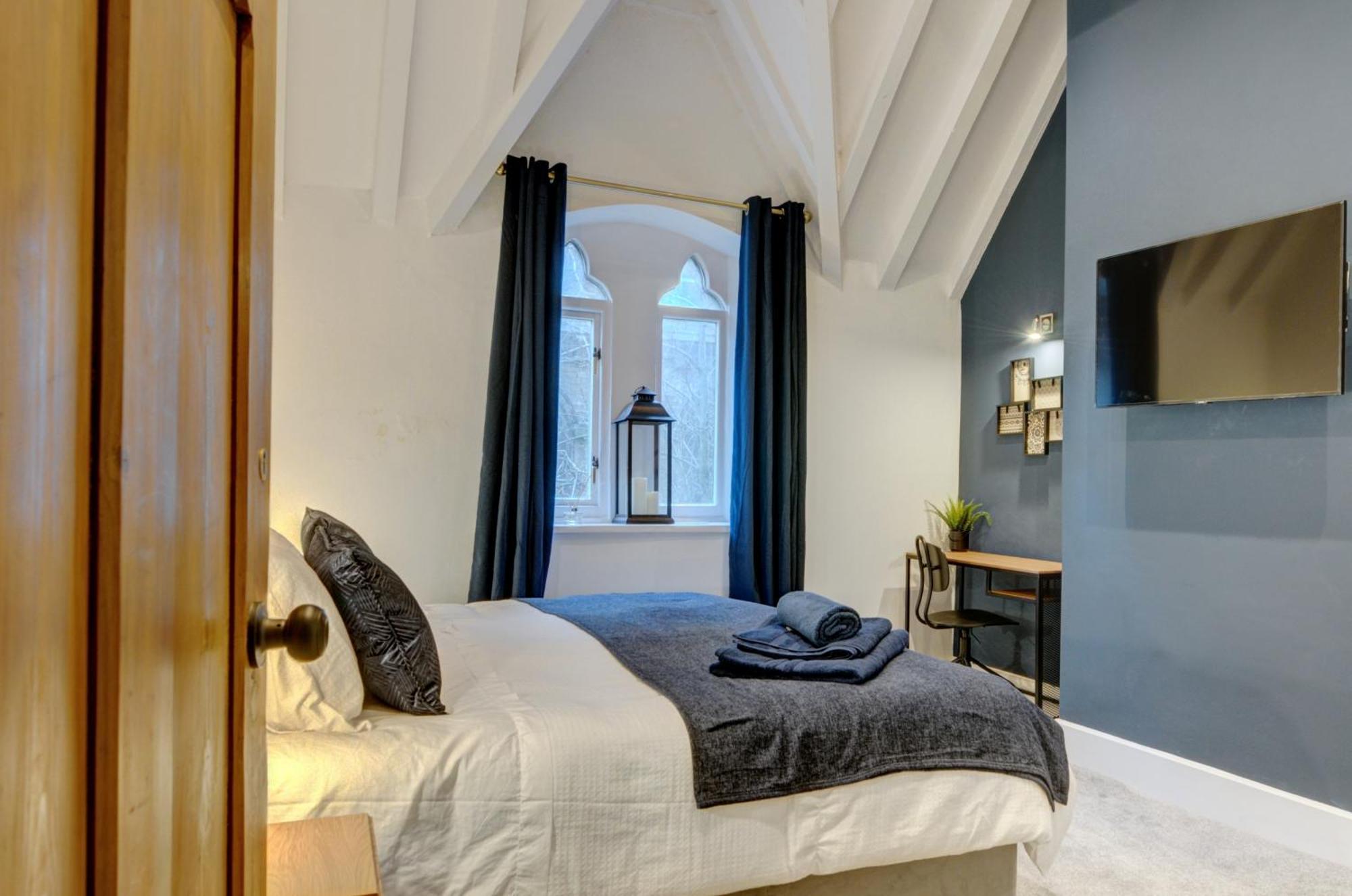 The Old Vicarage - Secure Parking, Fast Wifi, Garden Villa Лийдс Екстериор снимка